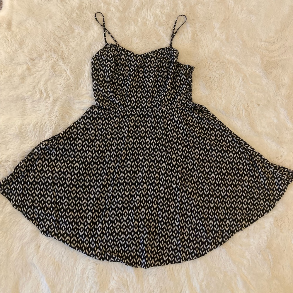 Old Navy Classic Black and White Patterned Dress Women’s L